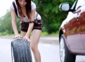 Khắc phục thủng lốp ô tô giữa đường-Luckyauto.vn