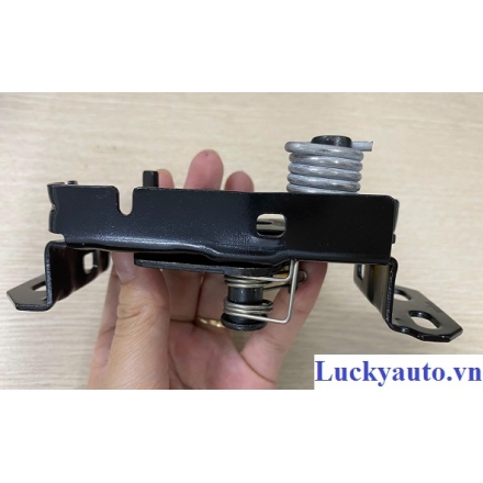 Ổ ngậm khóa cửa xe Mercedes GLA250 2014_ A2468800460